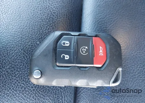 2021 Jeep Wrangler 4Xe Unlimited Sahara 4X4 z USA, uszkodzony, nr VIN 1C4JJXP66MW724069